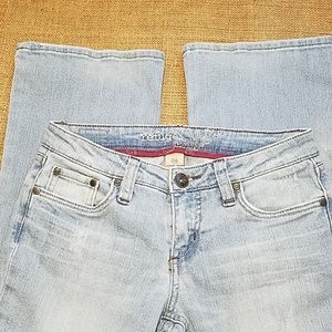 EUC. Distressed refuge Jeans(juniors)